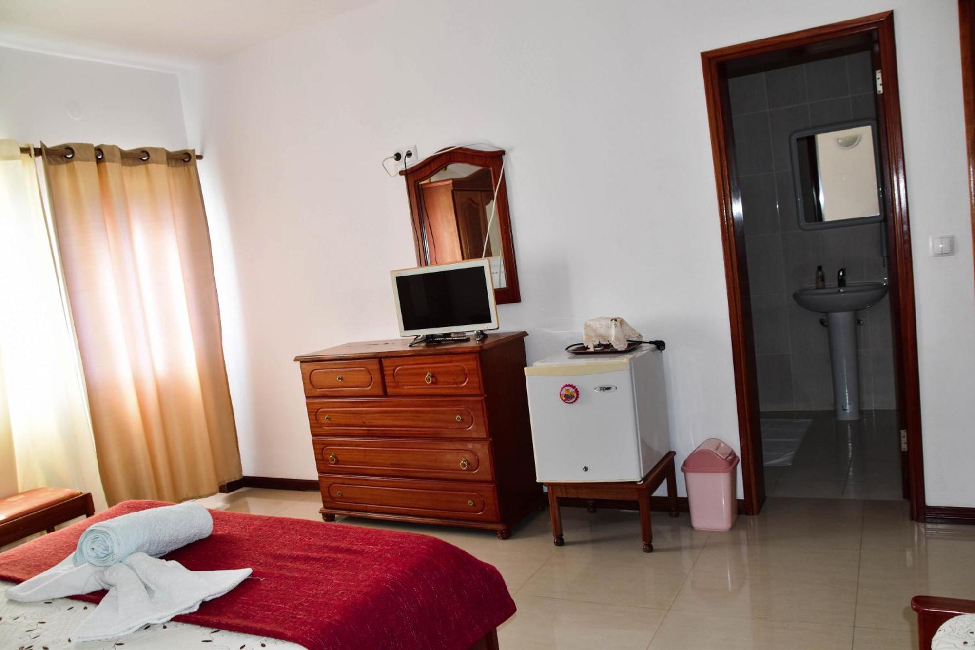 Hotel Residencial Vitoria Ponta Do Sol Habitación foto
